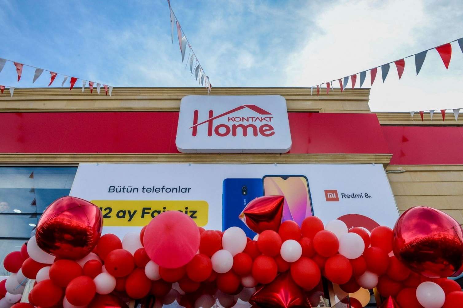 “Kontakt Home”da ər arvadını bıçaqladı 