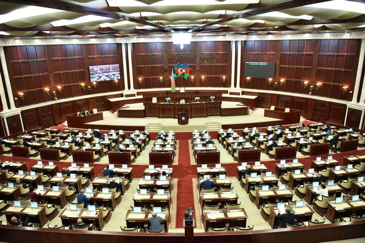 Deputatlar bu tarixdə yenə toplaşır  