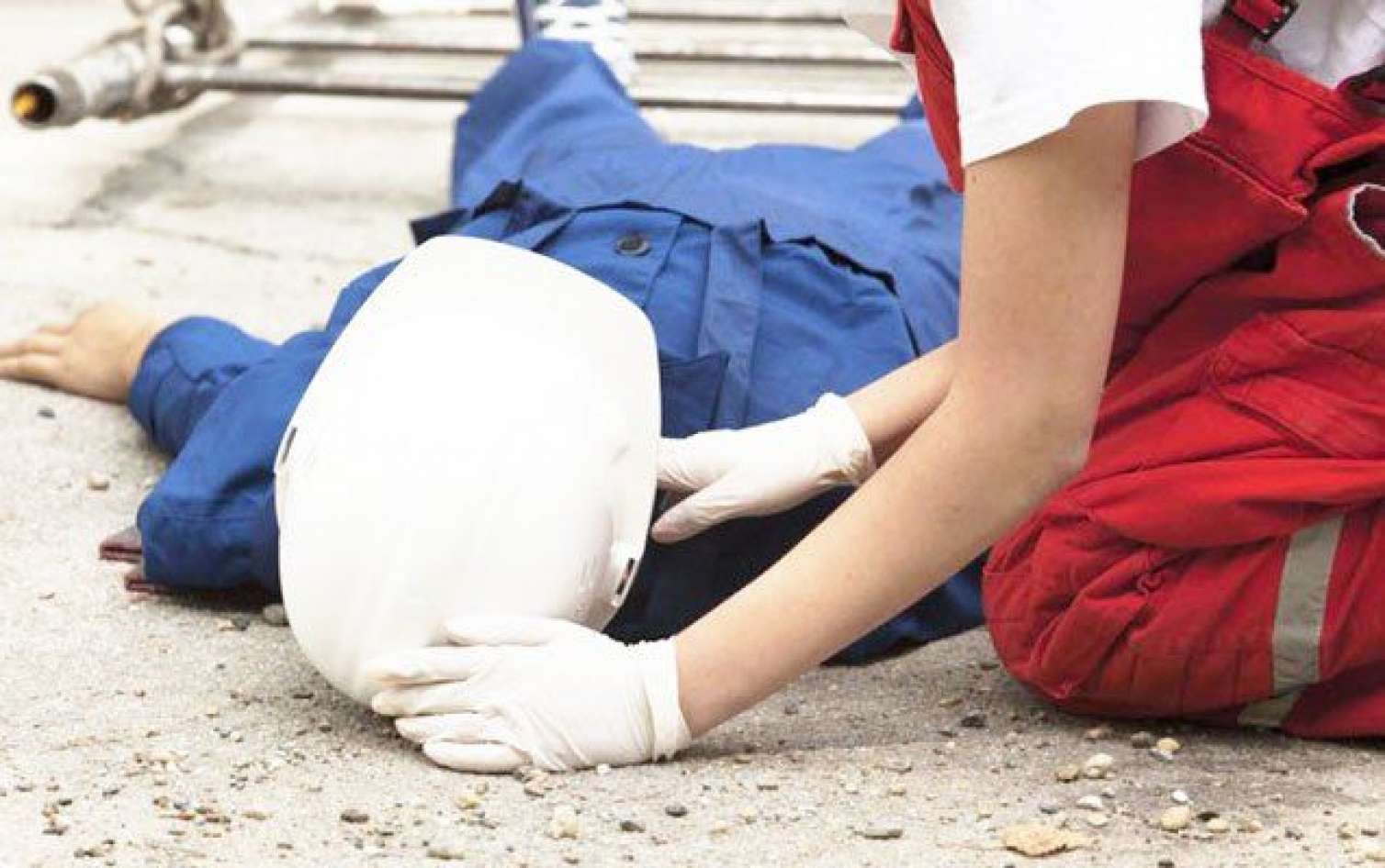 Bakıda fəhlə hündürlükdən yıxılıb öldü 