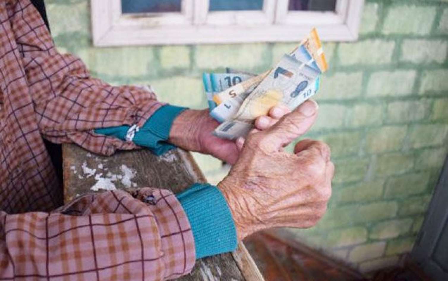 Əmək pensiyaları ilə bağlı yenilik - Qanun DƏYİŞİR 