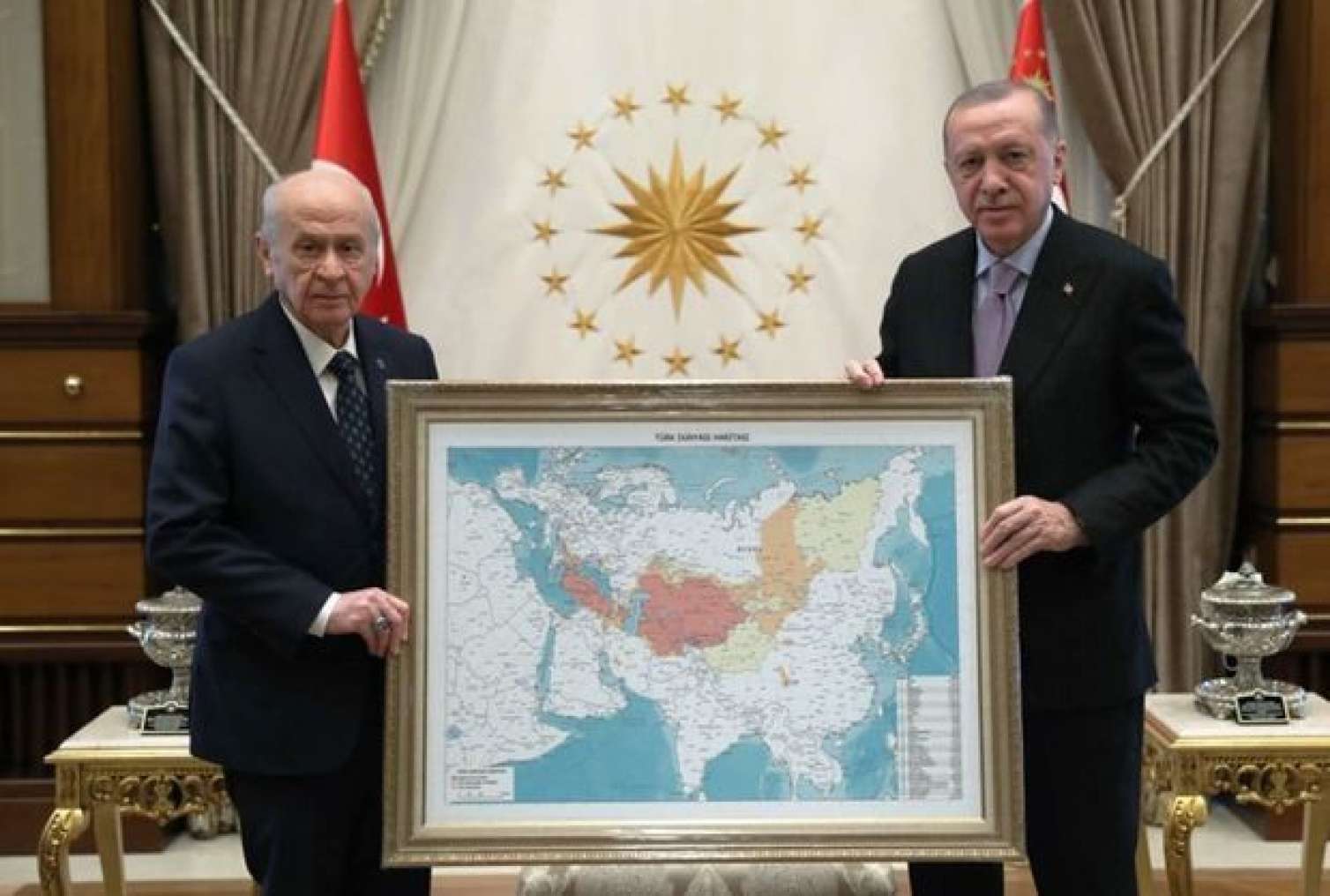 Ərdoğana Türk dünyasının xəritəsi təqdim edildi – FOTO 
