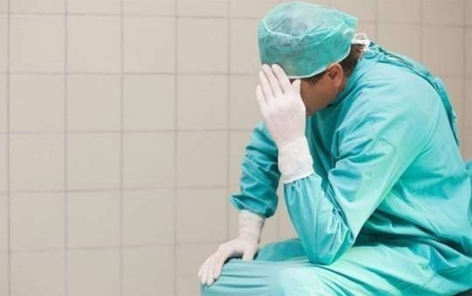 İranda həkimlər arasında özünəqəsd halları artır - Statistika 