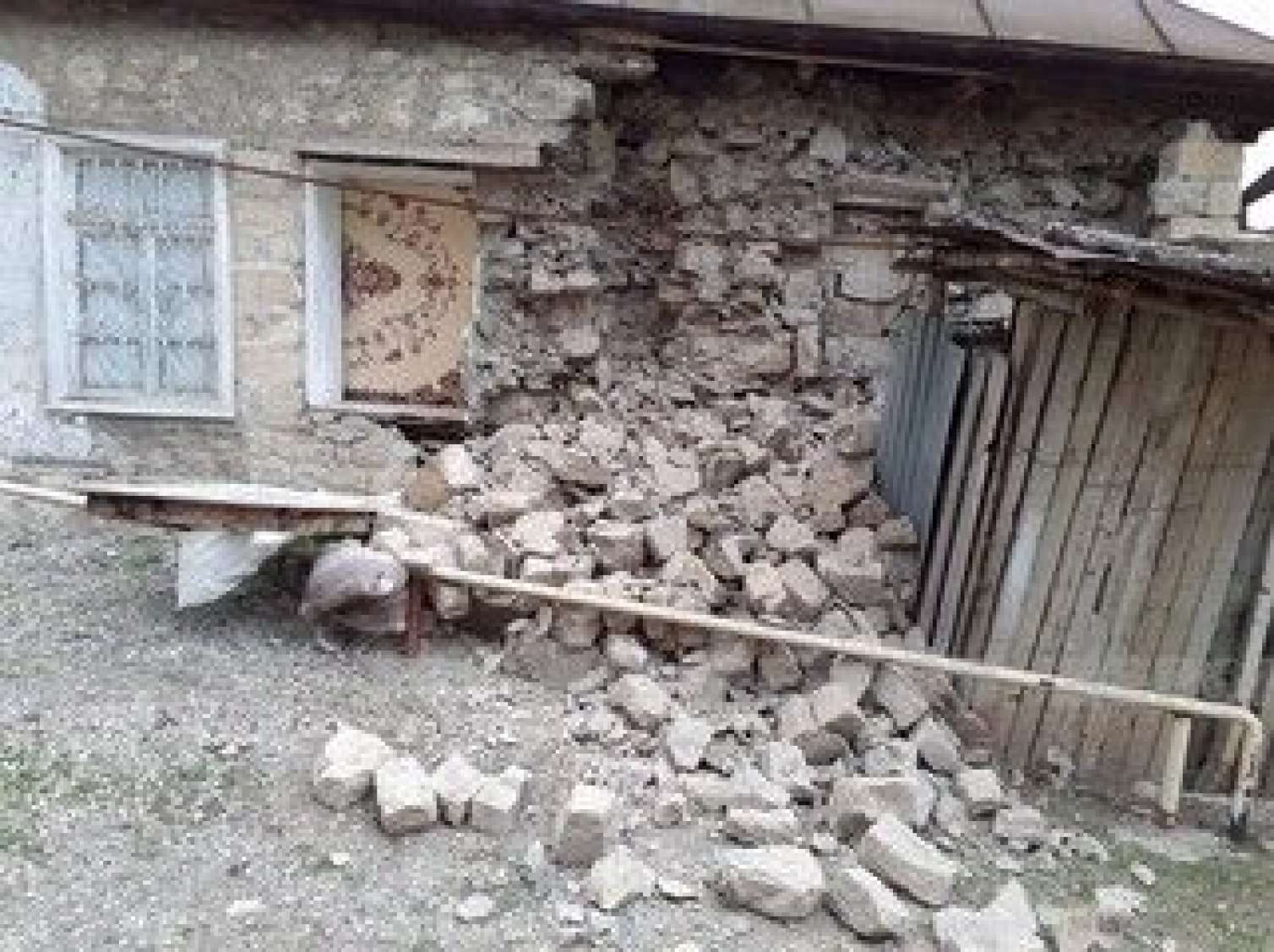 Zəlzələ Ağsuda dağıntılarla nəticələndi -  FOTOLAR