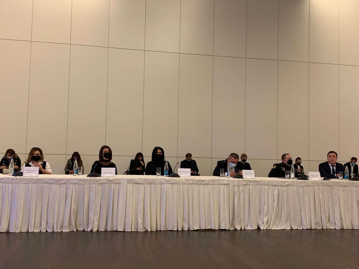 "Qadına şiddətə son" adlı dəyirmi masa keçirildi -  FOTOLAR