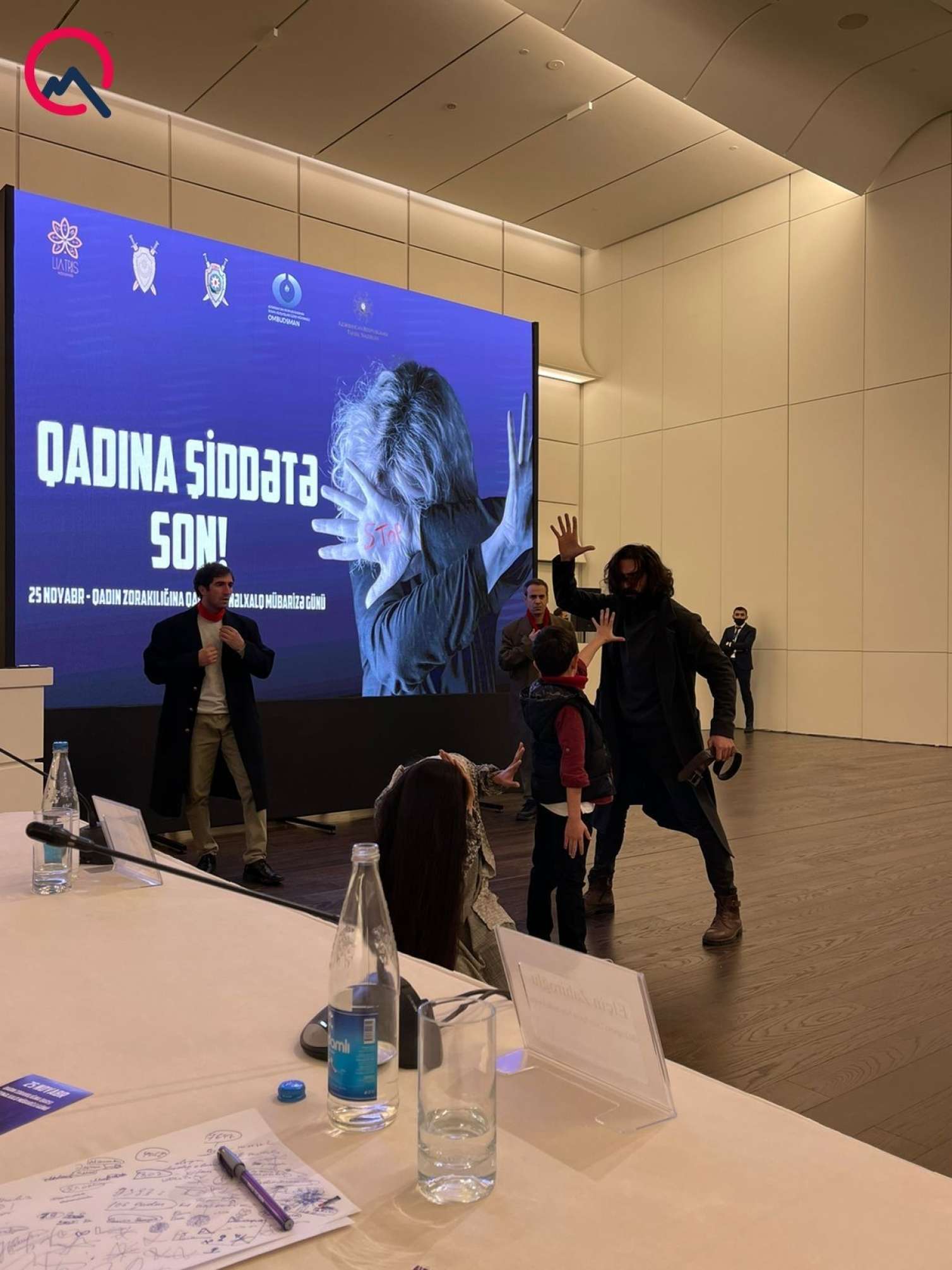 "Qadına şiddətə son" adlı dəyirmi masa keçirildi -  FOTOLAR