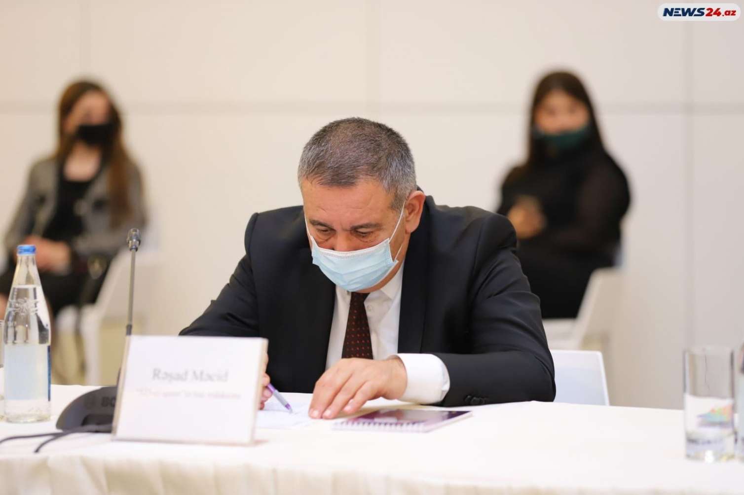 "Qadına şiddətə son" adlı dəyirmi masa keçirildi -  FOTOLAR