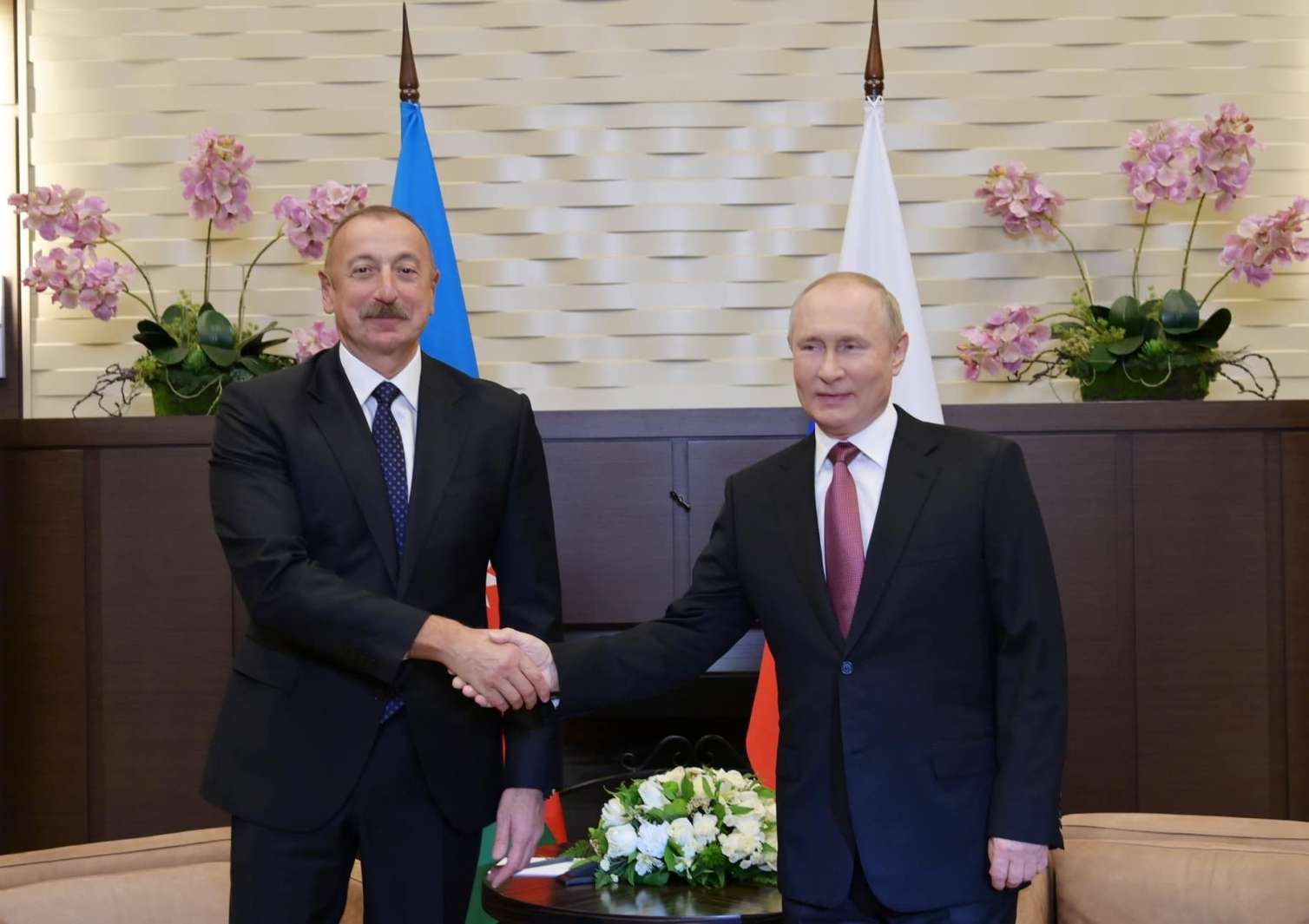 Əliyev və Putin arasında görüş keçirildi -  FOTO - VİDEO - YENİLƏNİB