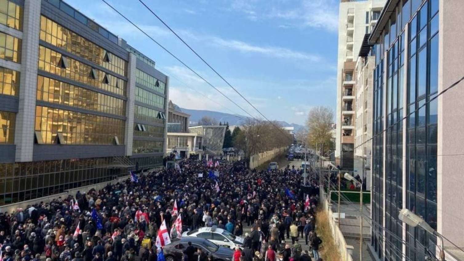 Saakaşvilinin məhkəməsində qarşıdurma: 15 nəfər saxlanıldı -  YENİLƏNİB 