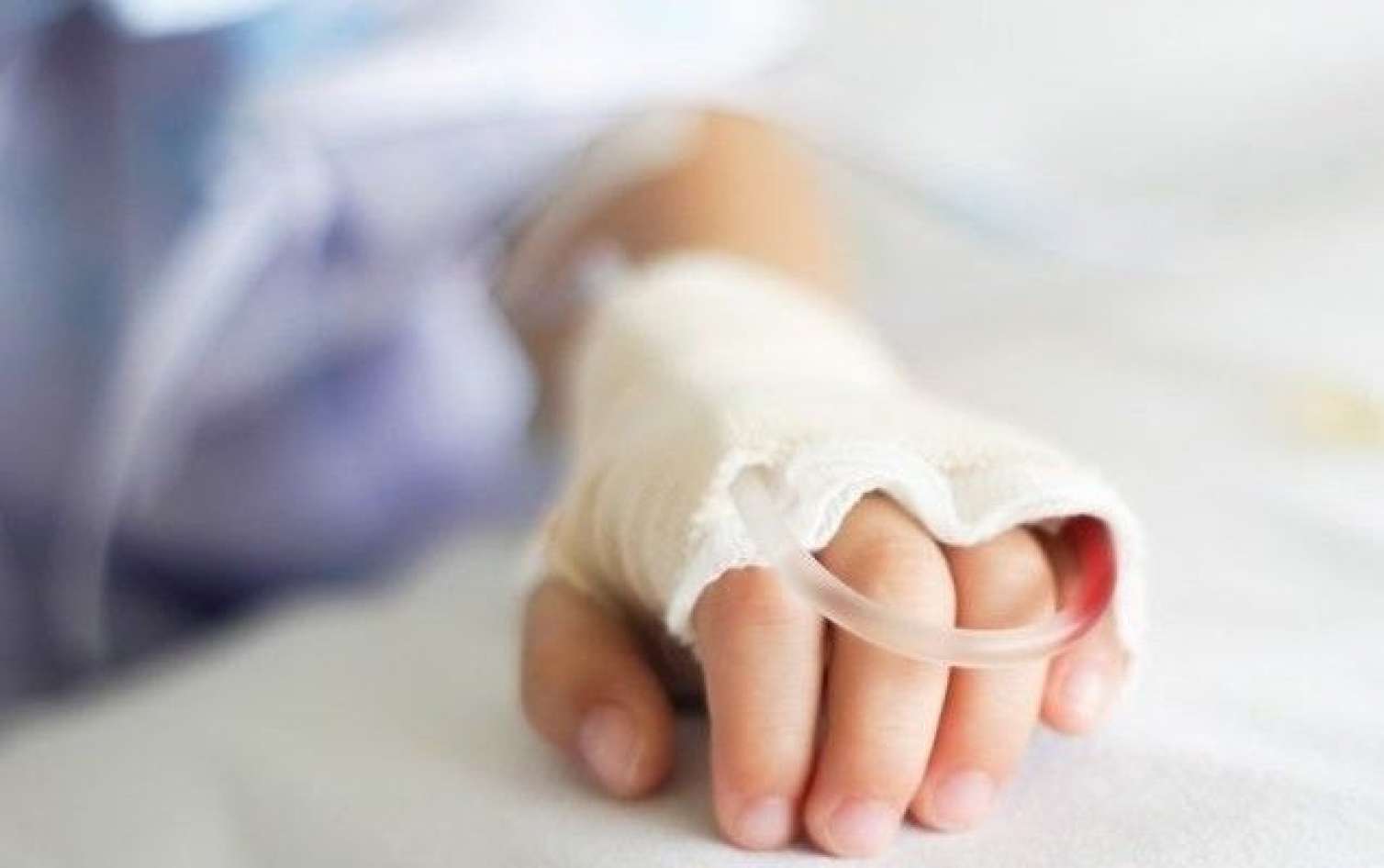 Cərrahlar uşağın burnundan nəhəng badamı çıxartdı 