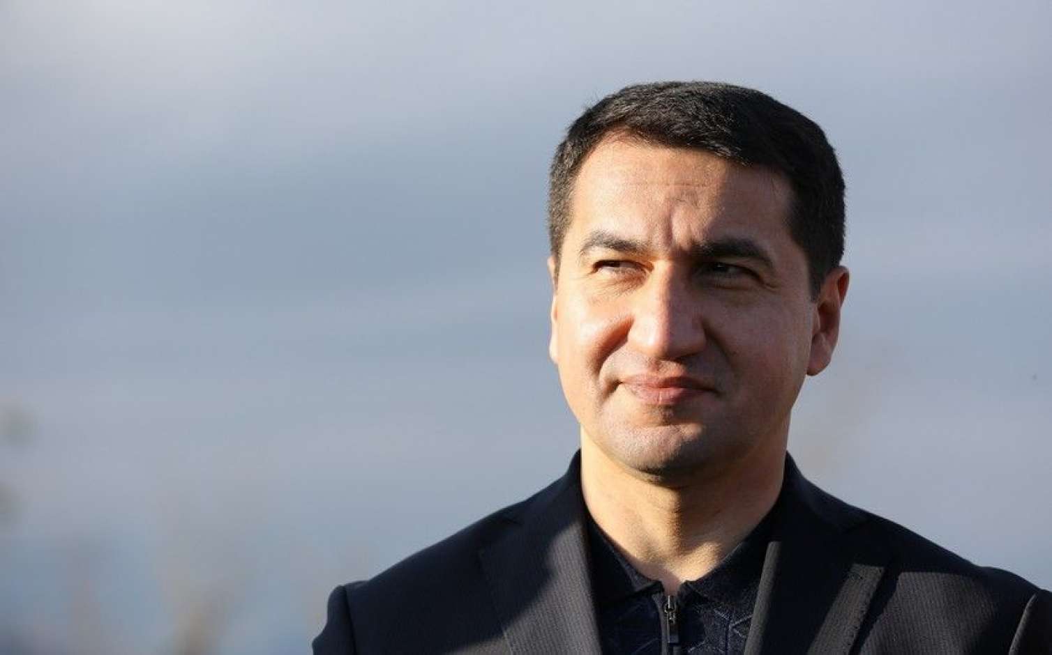 Hikmət Hacıyev jurnalistləri təbrik etdi -  FOTO