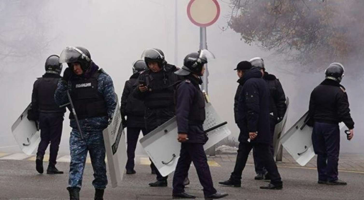 Qazaxıstana əcnəbilərin girişi qadağan olundu  