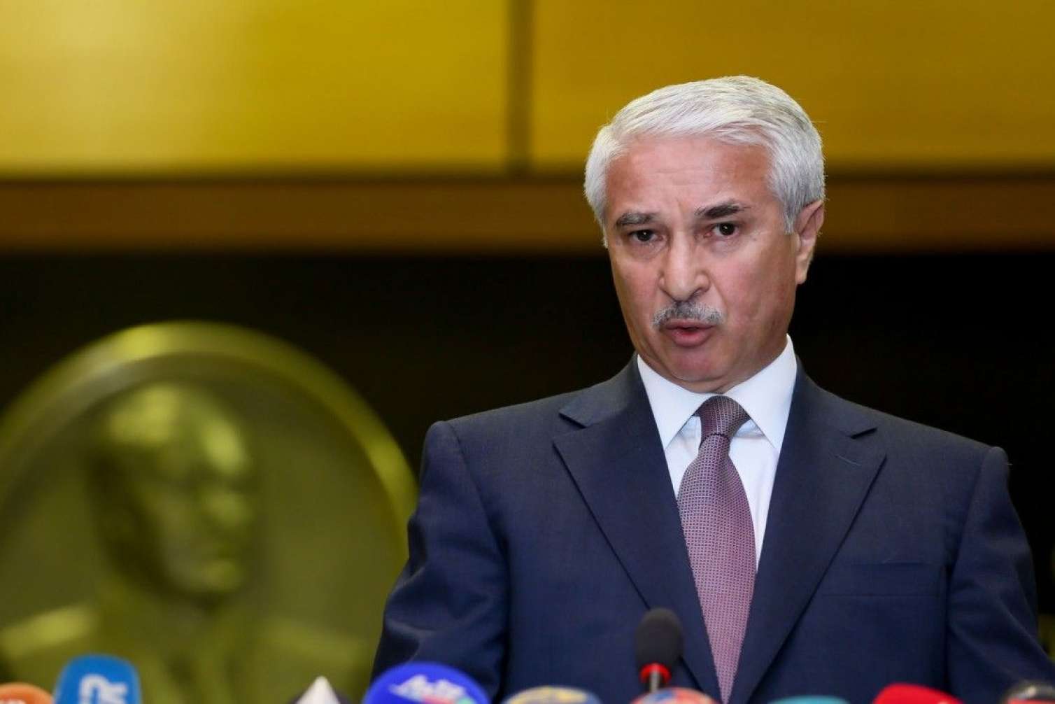 İlham Əliyev nazir müavinini təltif etdi 