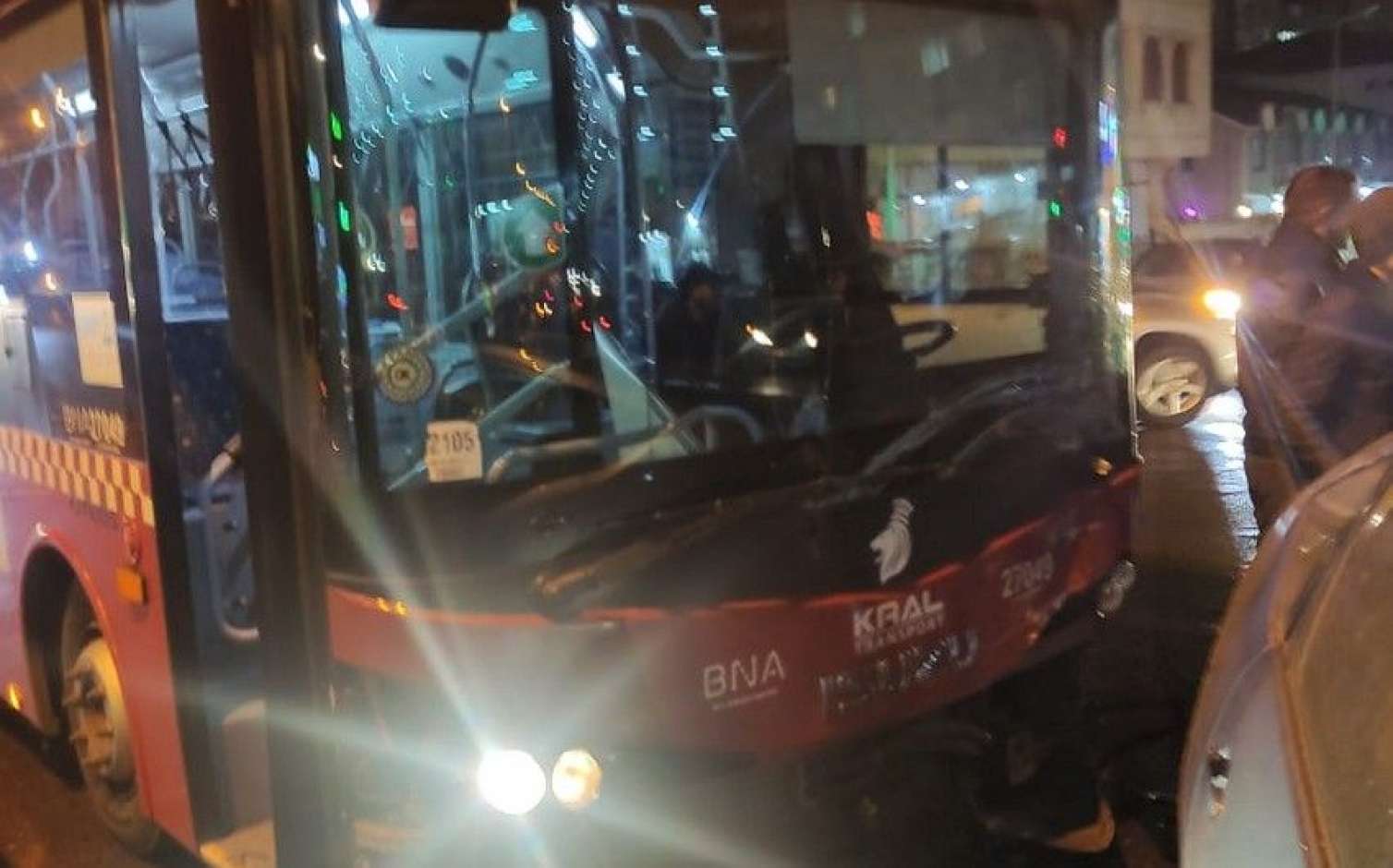Sərnişin avtobusu qəza etdi, xəsarət alan var 