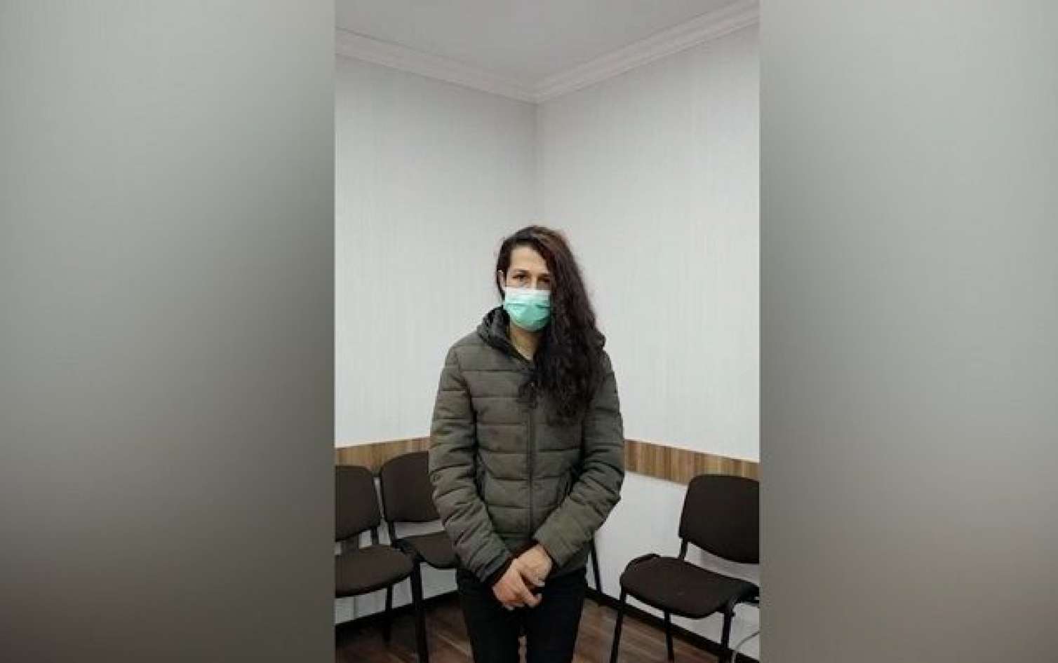 Bankomatdan pul çıxaran qadını izləyib quldurluq etdi -  VİDEO