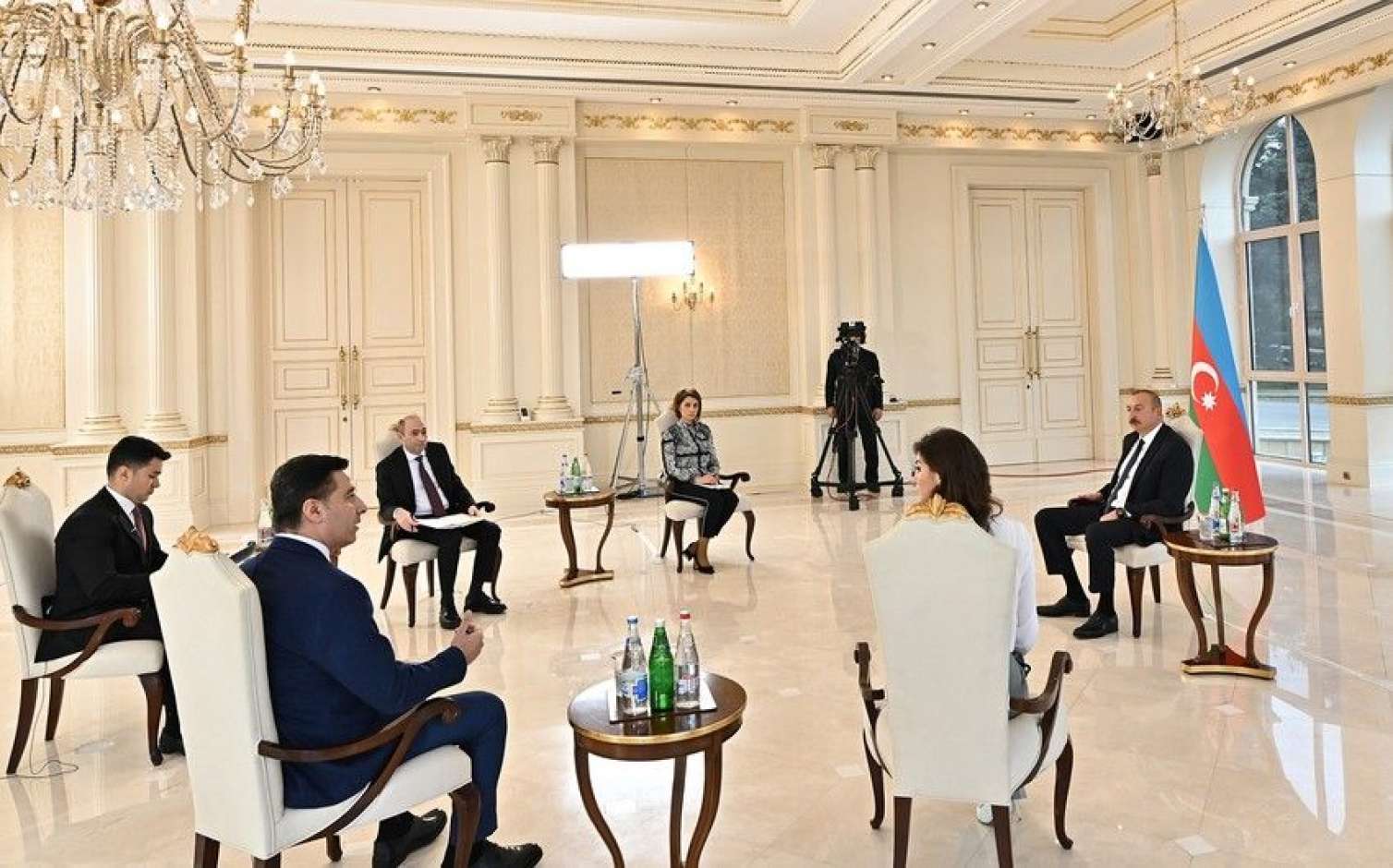 Prezident yerli televiziyalara müsahibə verdi -  FOTO