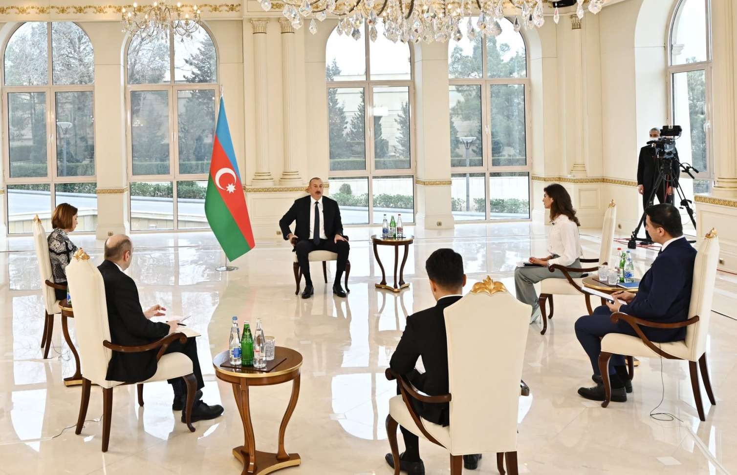 Президент дал интервью местным телеканалам 