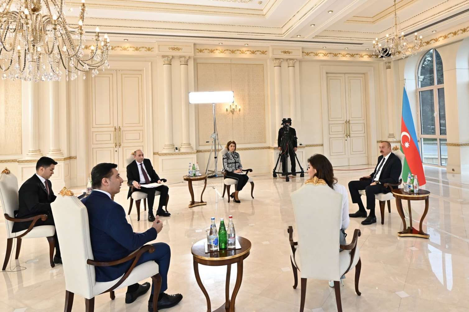 Президент дал интервью местным телеканалам 