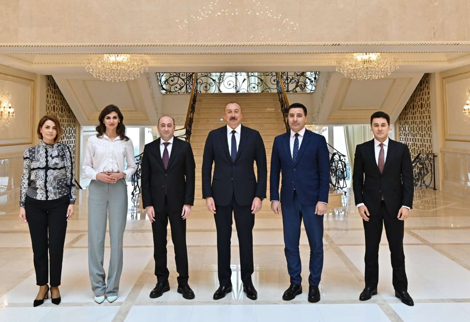 Президент дал интервью местным телеканалам 