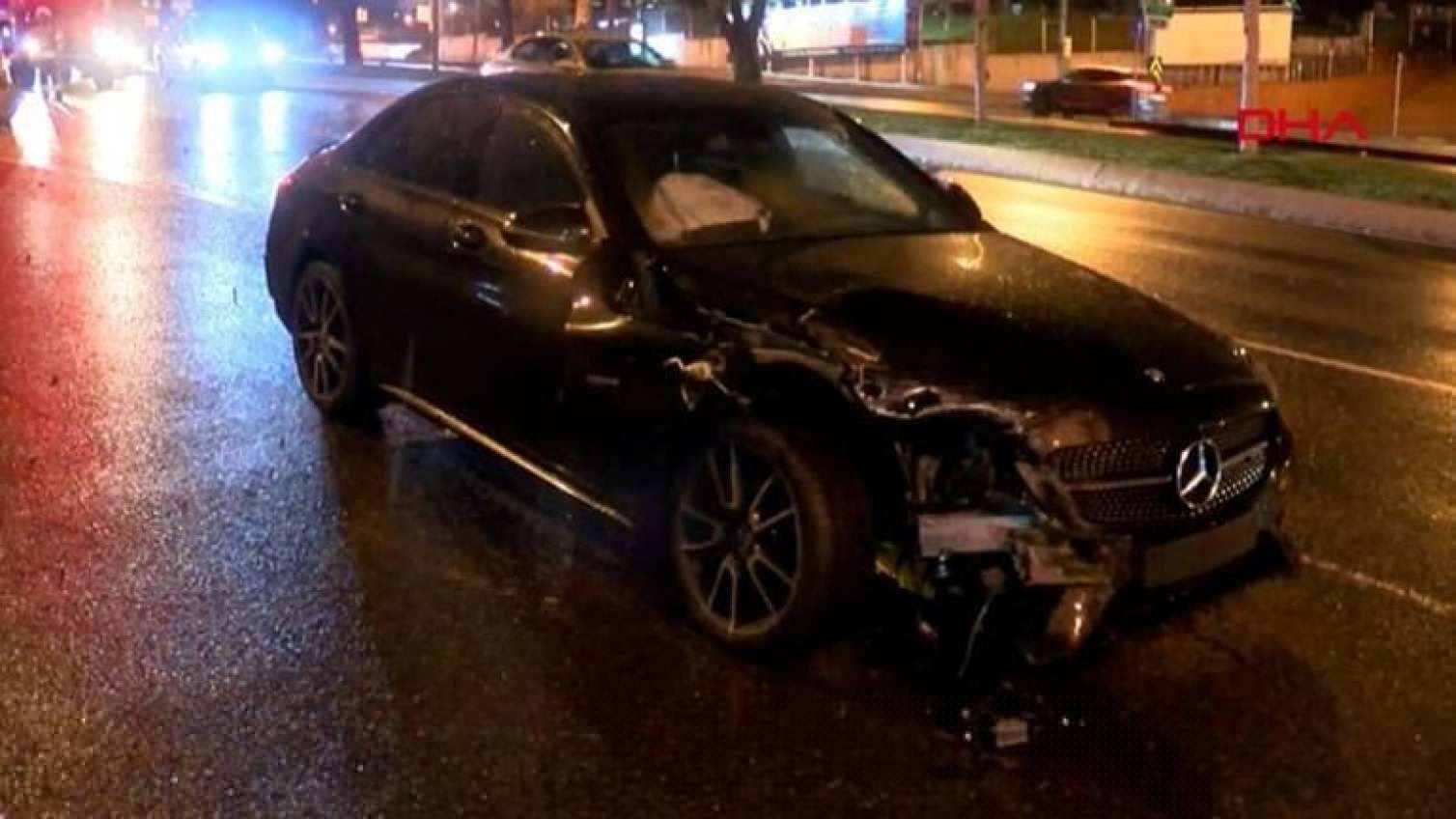 Azərbaycanlı İstanbulda lüks avtomobillə ağır qəza törətdi -  VİDEO