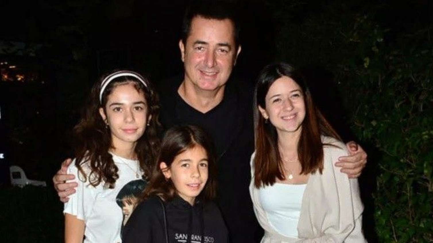 Acun Ilıcalının qızları avtomobil qəzasına düşdülər -   FOTOLAR