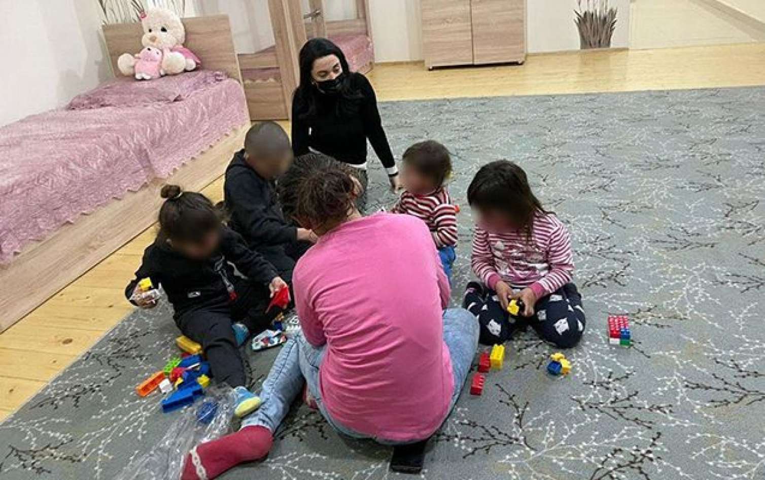 Ombudsman baxımsız qalan uşaqlarla görüşdü -  FOTOLAR