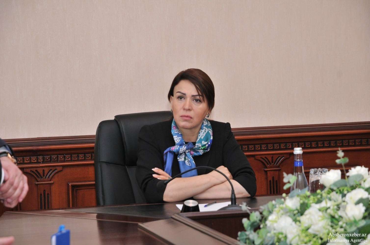 İşdən çıxarılan xanım başçının milyonluq mülkləri -  SİYAHI