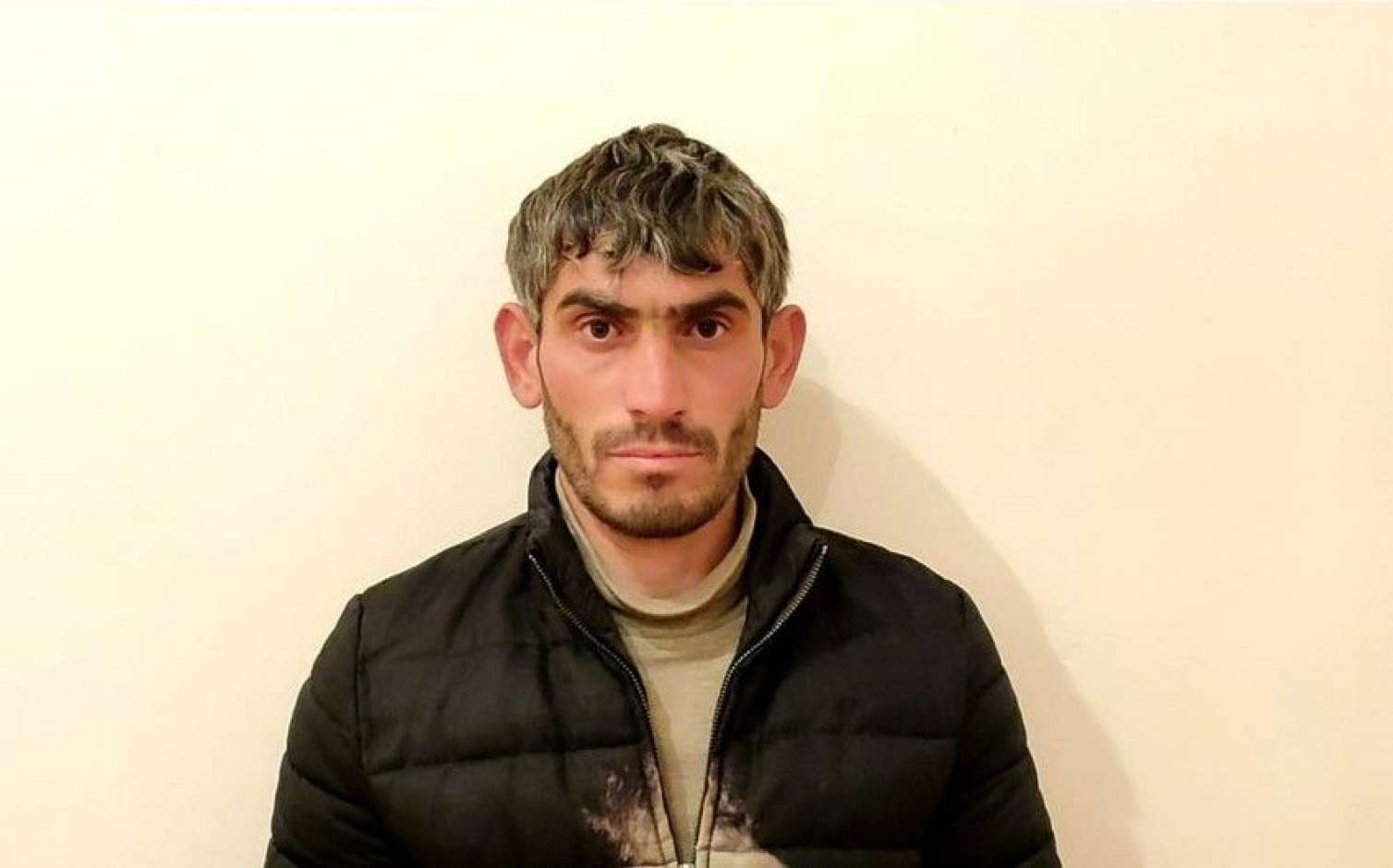 Qonşusunun toyda olduğunu bilib, evini soydu  