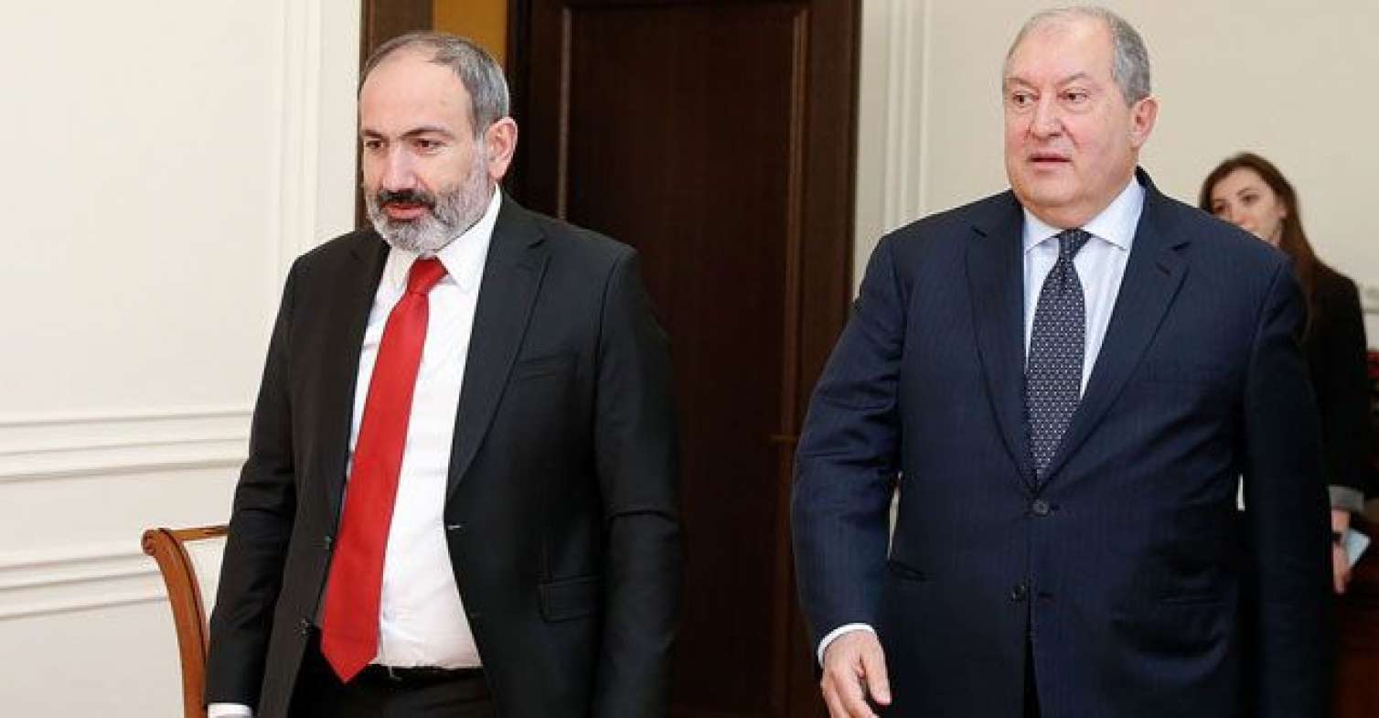 Sarkisyan istefadan əvvəl Paşinyana zəng edib 