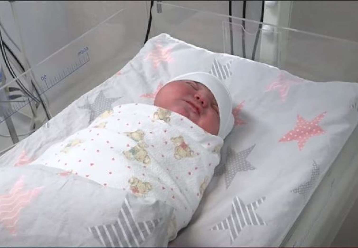 Bakıda 6 kiloqram çəkisi olan uşaq doğuldu - VİDEO 