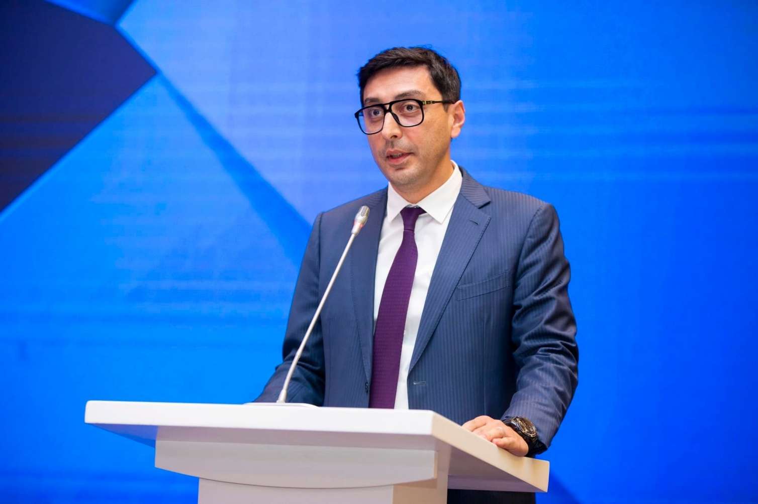 Nazir statusları dayandırılan federasiyalardan yazdı 