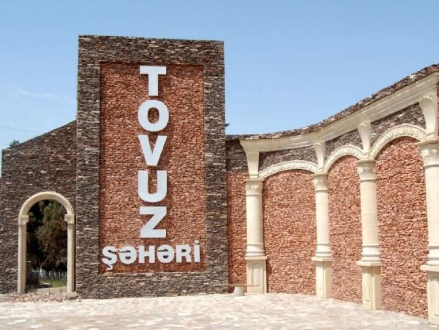 Tovuzda toyda kütləvi dava: Bıçaqlanan var 