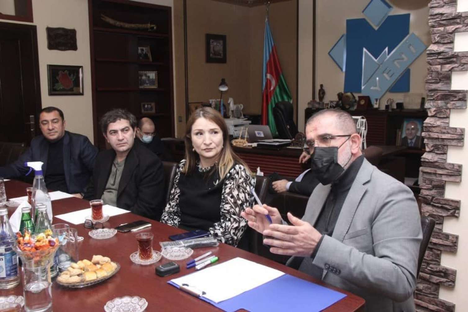 Feyziyevlə bağlı spikerə müraciət ünvanlandı -  FOTO