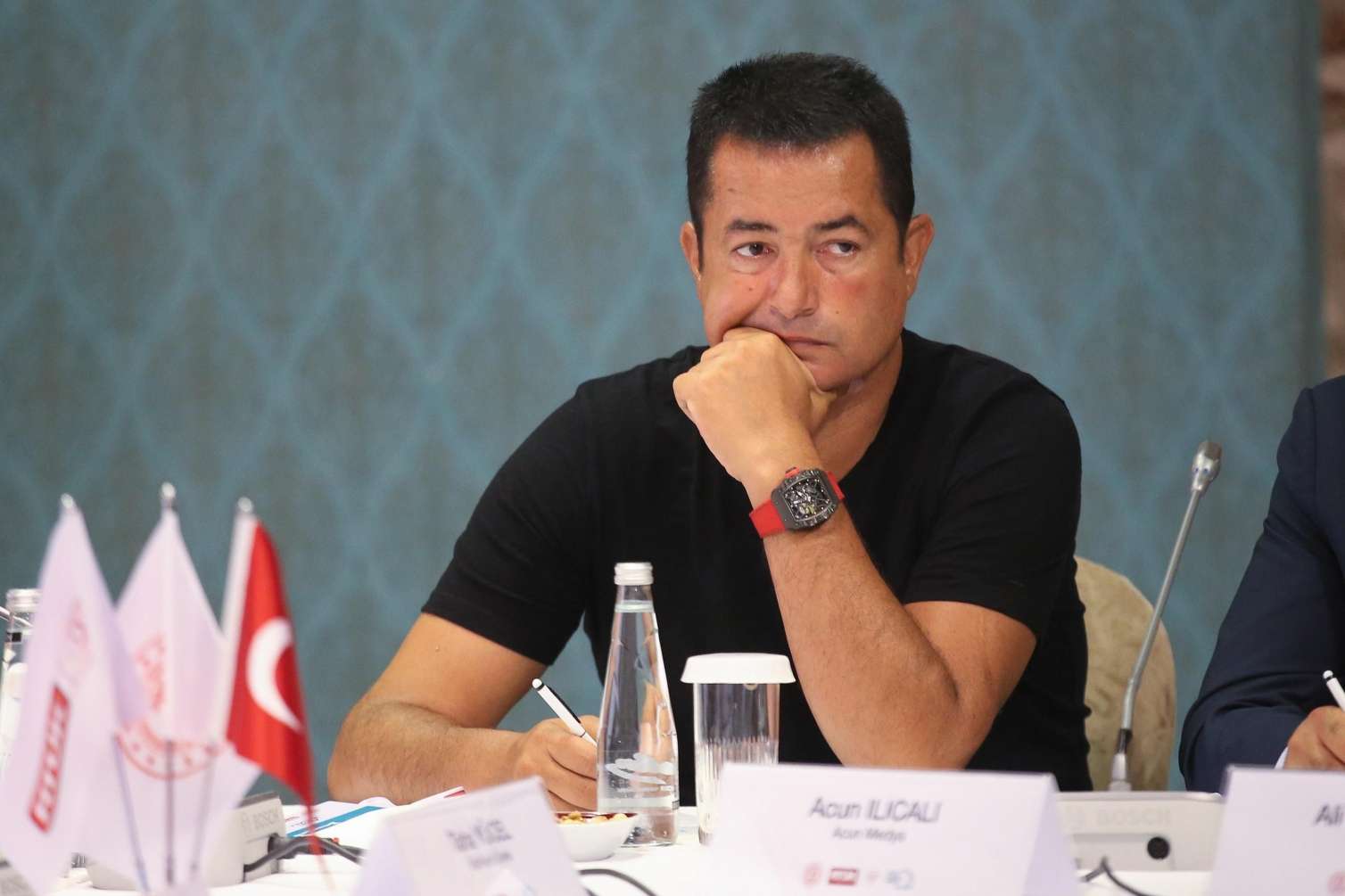 Acun İlıcalı alman baş məşqçıni qovdu 