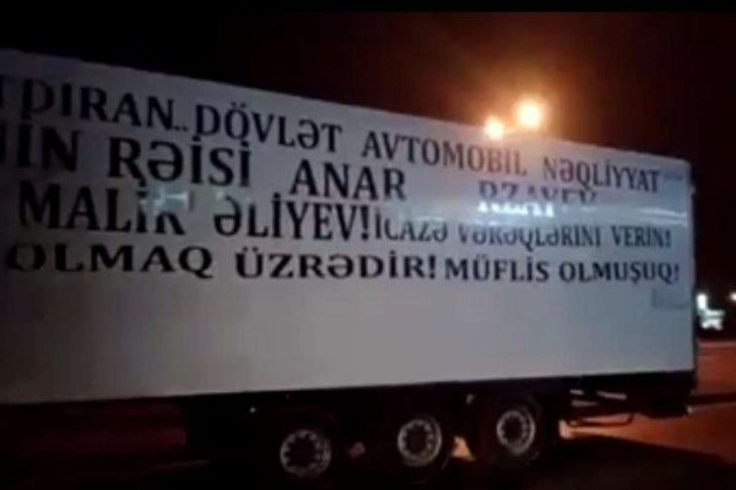 Bakıda sürücülər məmurların adlarını "TIR"a yazdılar - VİDEO 
