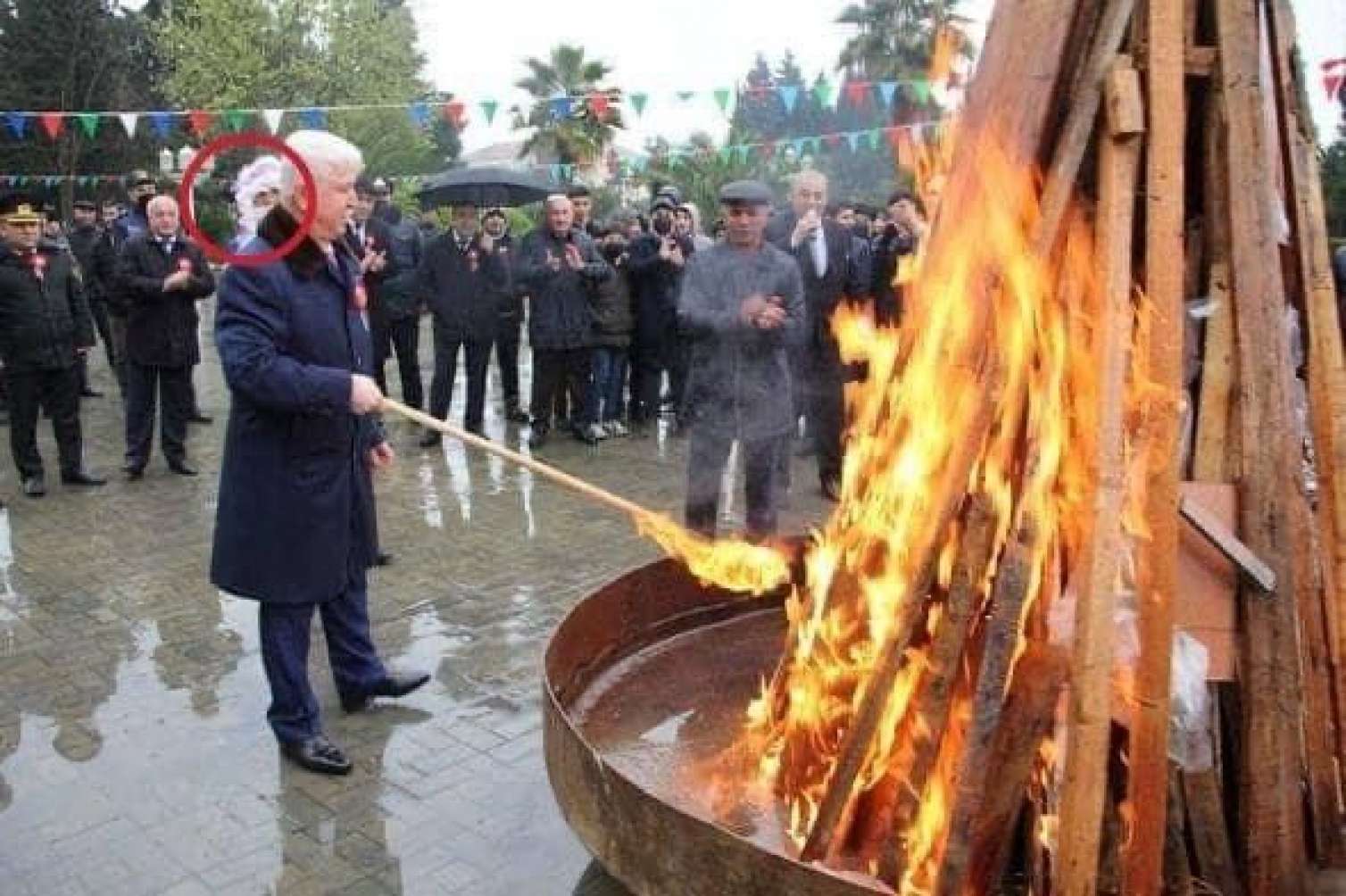 İcra başçısı bayramları səhv saldı - Novruz mərasimində Şaxta baba - FOTO 