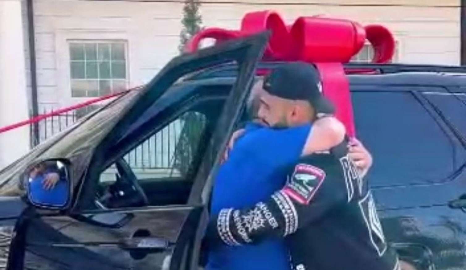 Блогер Гусейн сделал дорогой подарок отцу - Видео 