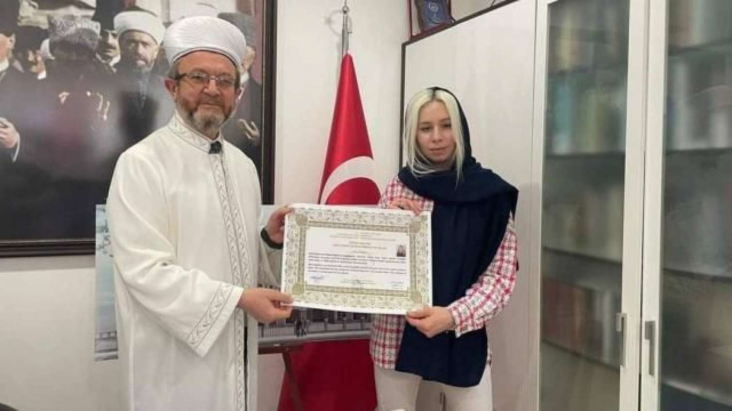 Azan səsindən təsirlənən ukraynalı qadın müsəlman oldu 