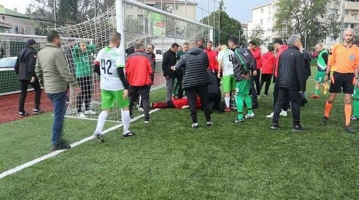 Qapıçı oyun zamanı vəfat etdi -  FOTO