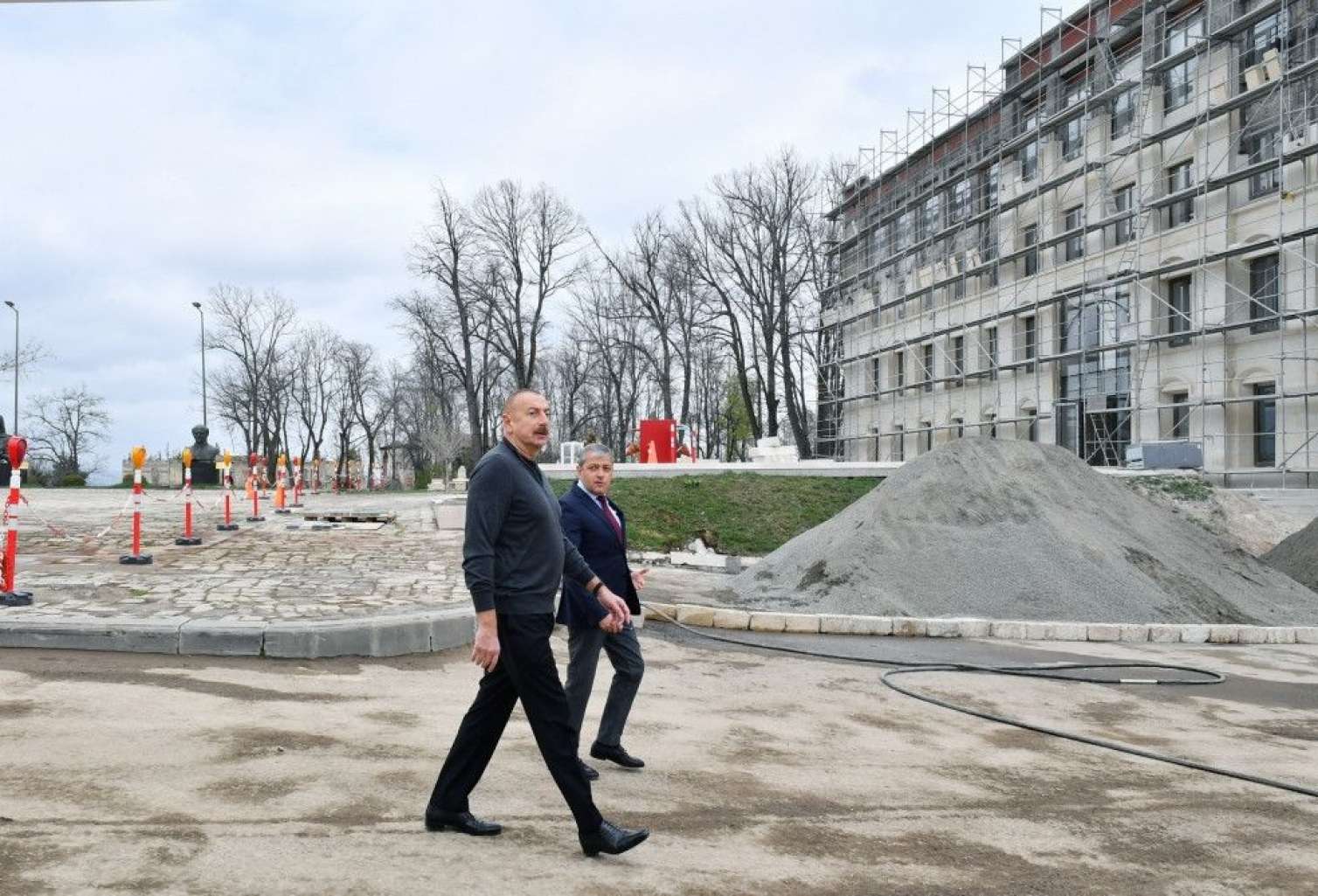 İlham Əliyev Şuşadakı tikinti işləri ilə tanış oldu - FOTO 