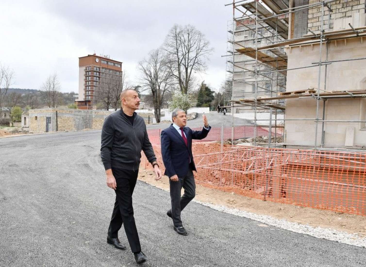 İlham Əliyev Şuşadakı tikinti işləri ilə tanış oldu - FOTO 