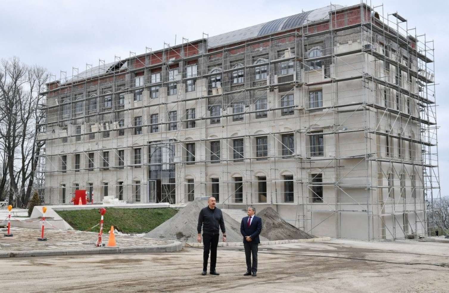 İlham Əliyev Şuşadakı tikinti işləri ilə tanış oldu - FOTO 