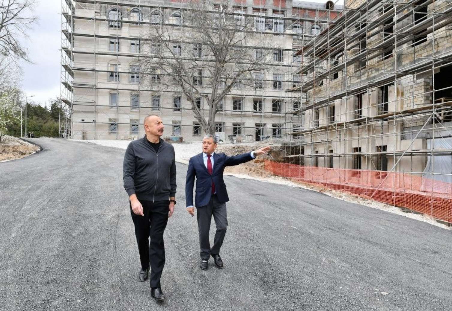 İlham Əliyev Şuşadakı tikinti işləri ilə tanış oldu - FOTO 