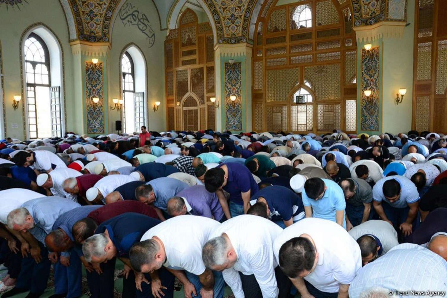 Azərbaycanda bayram namazı qılınıb 