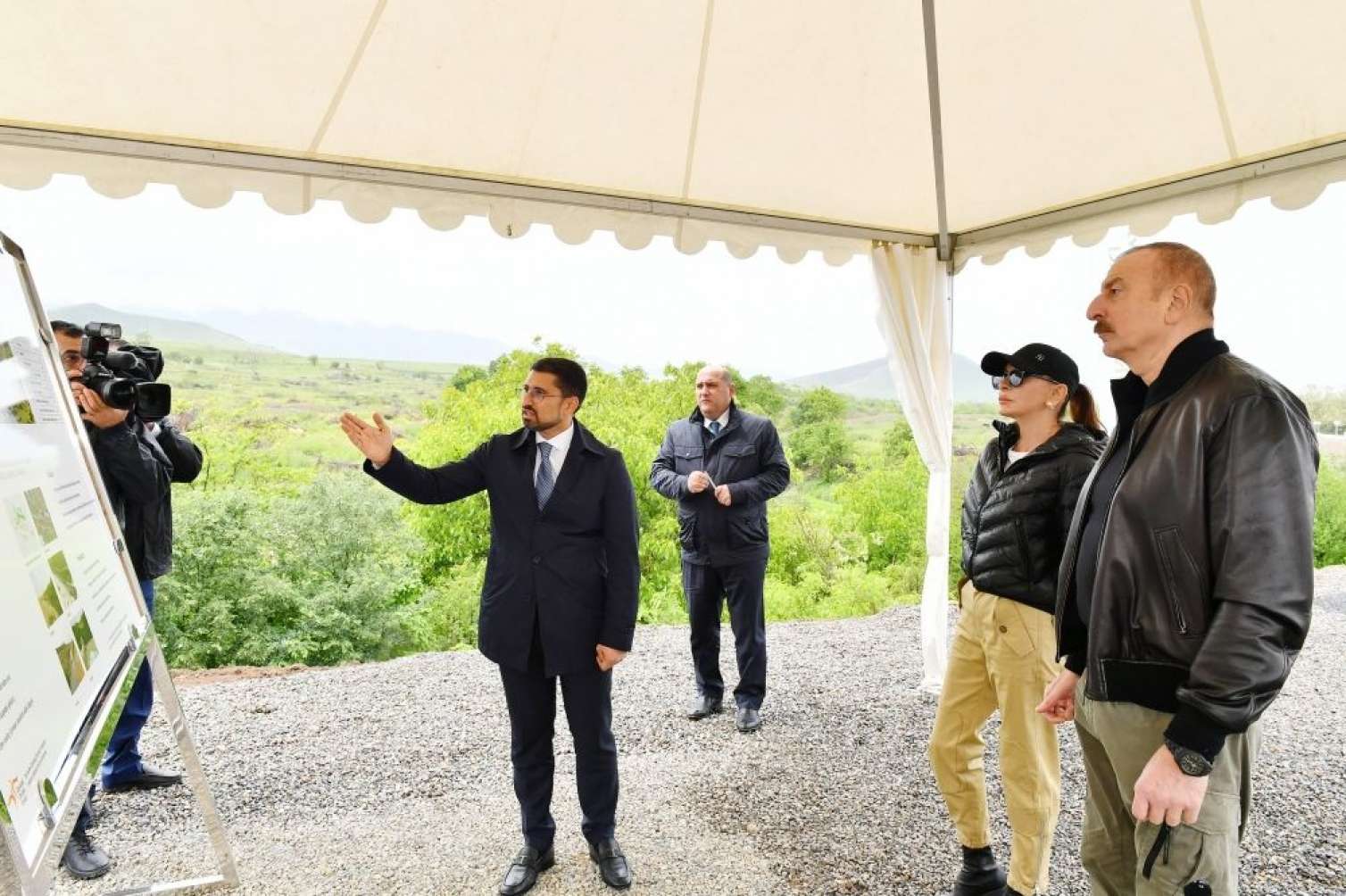 Prezident Füzulidə Peşə Liseyinin təməlini qoydu -  FOTO