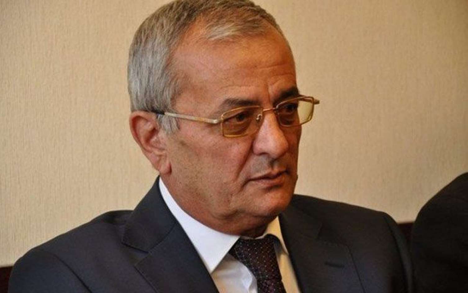 İsgəndər Həmidovun evi hərraca çıxarıldı - Övladları mülk davası edir 