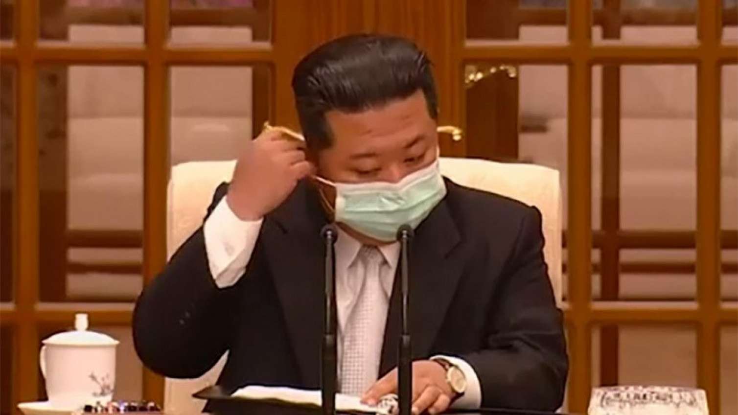 Kim Çen In ilk dəfə tibbi maskada - FOTO 