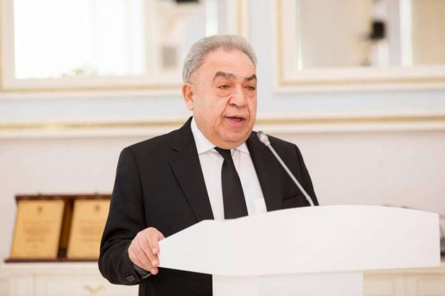 Səfa Mirzəyev işdən çıxarıldı  