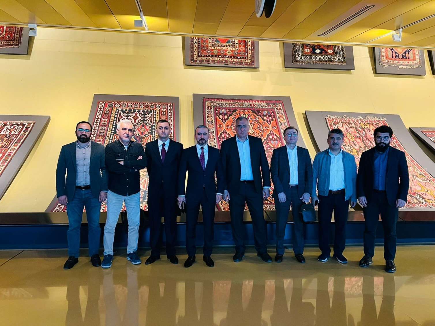 Azərbaycanda nəşriyyat sahəsinin inkişafı istiqamətində müzakirələr aparıldı 