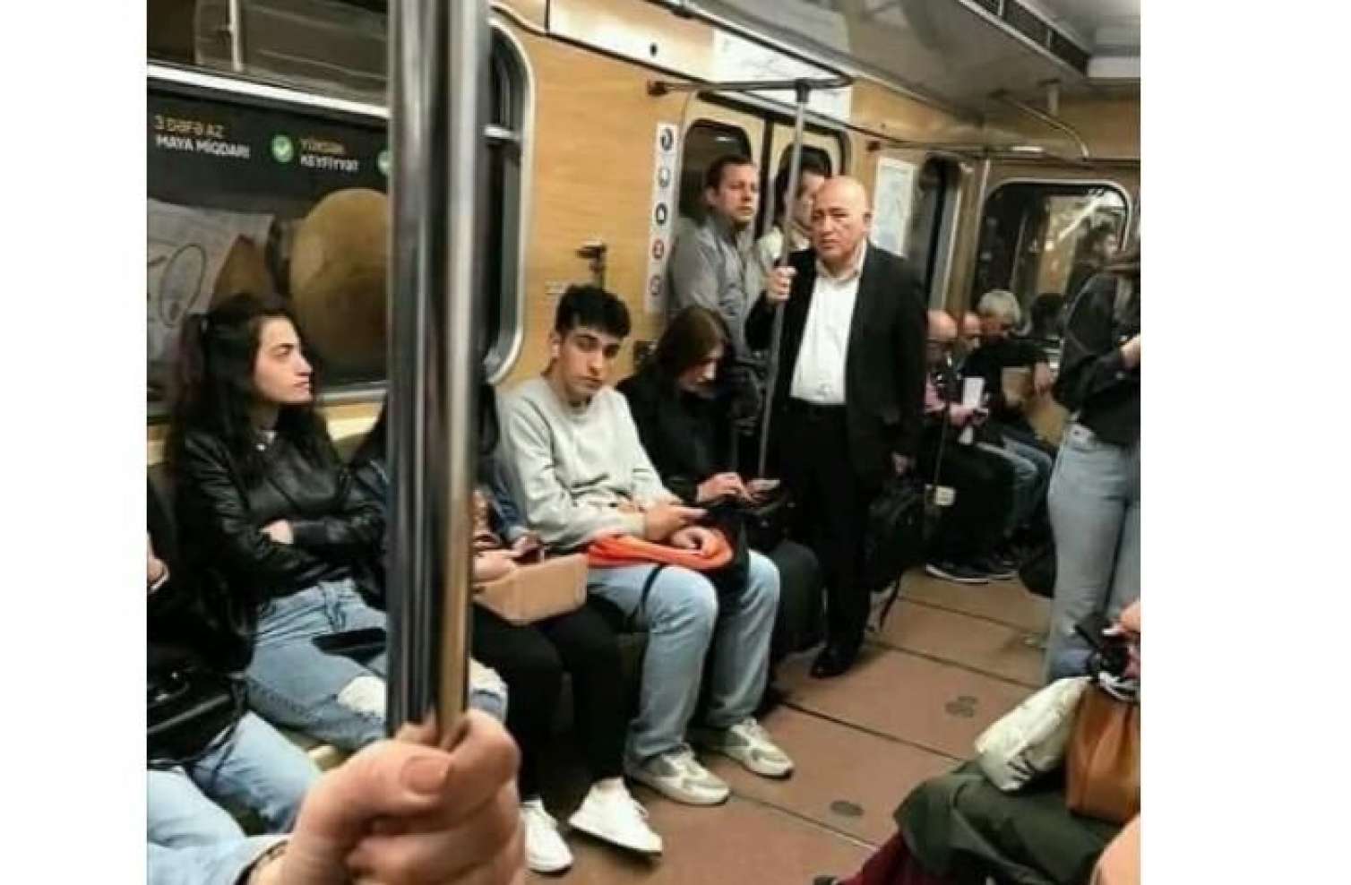 Pənah Hüseyn metroda ayaq üstə qaldı -  FOTO