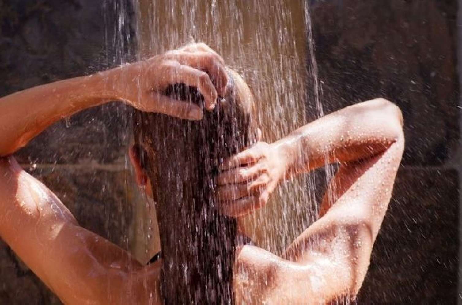 Çimərkən ağlayan qızın qəribə xəstəliyi 